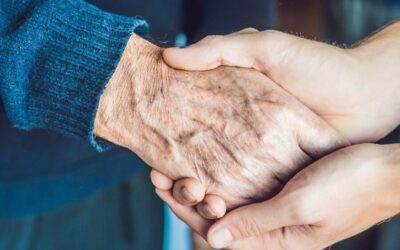 Pflegegeld vs. Pflegesachleistungen: So entscheiden Sie richtig